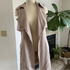 Amaryllis sleeveless trench Duster overcoat
